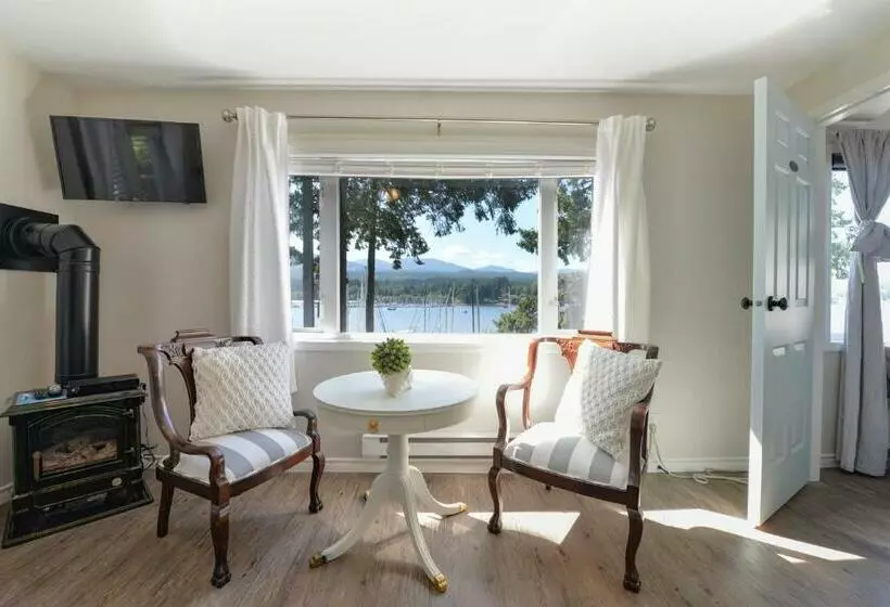 Hotelli Raven Point Inn