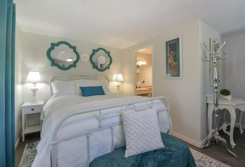 Hotelli Raven Point Inn