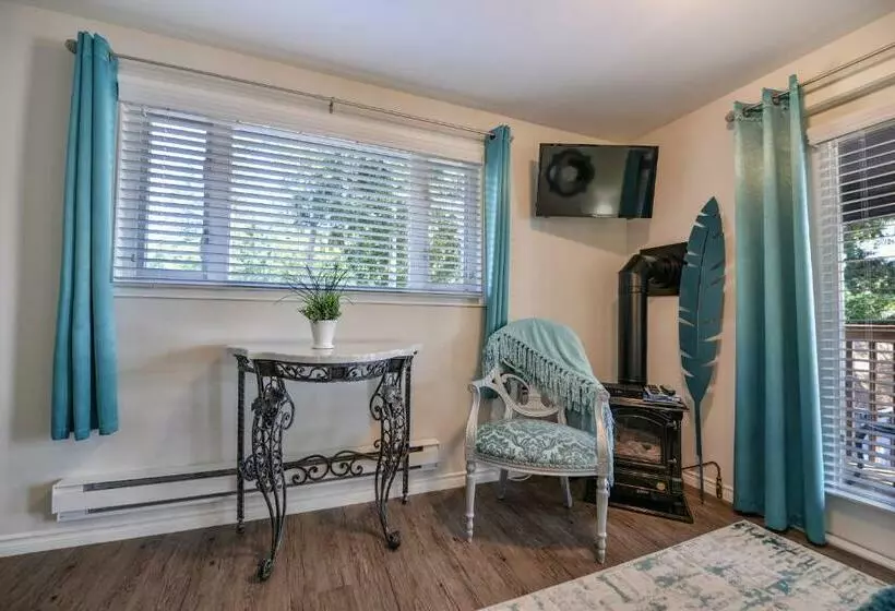 Hotelli Raven Point Inn