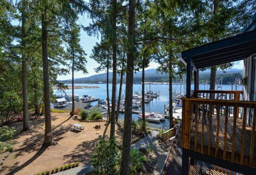 Hotel Raven Point Inn