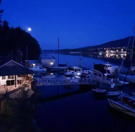 Hotelli Raven Point Inn