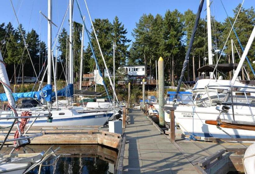 Hotel Raven Point Inn