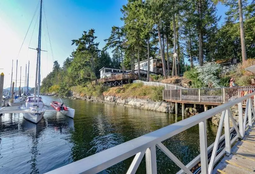 Hotelli Raven Point Inn