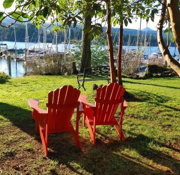 Hotel Raven Point Inn