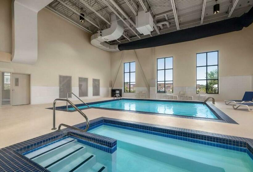 Microtel Inn & Suites Dorval Qc