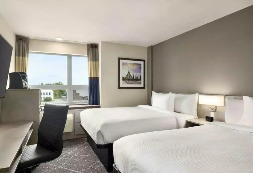 Microtel Inn & Suites Dorval Qc