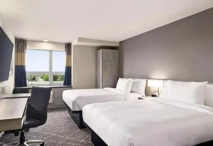 Microtel Inn & Suites Dorval Qc