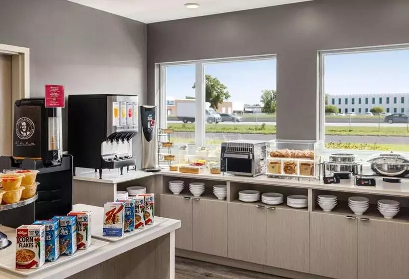 Microtel Inn & Suites Dorval Qc