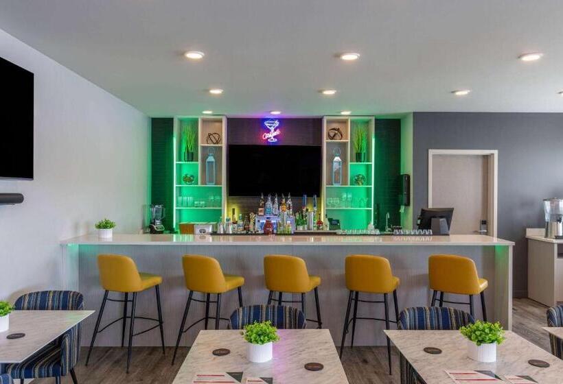 Microtel Inn & Suites Dorval Qc