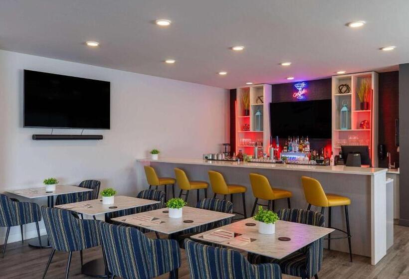 Microtel Inn & Suites Dorval Qc