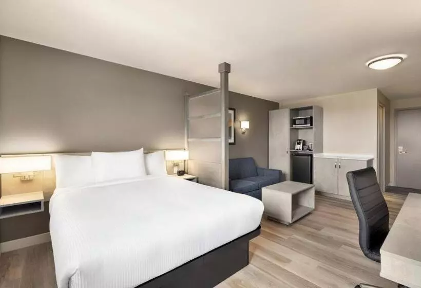 Microtel Inn & Suites Dorval Qc