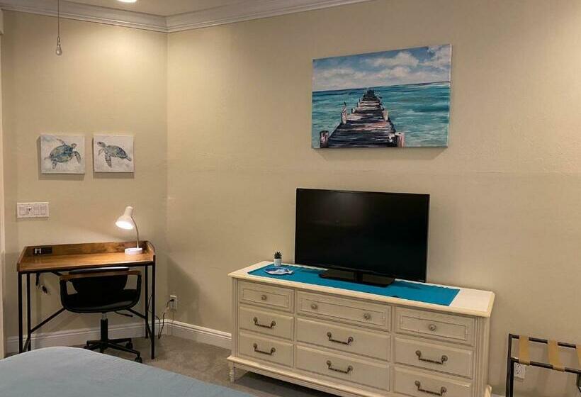 Panzió Paradise Found   Private Oasis With Heated Pool On Marco Island