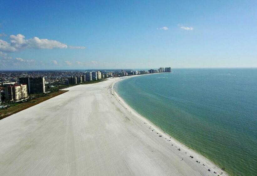 Panzió Paradise Found   Private Oasis With Heated Pool On Marco Island