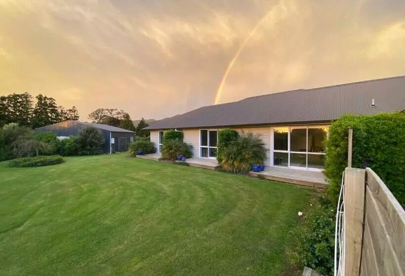 Aamiaismajoitus (B&B) Fitzroy Bnb 39b Whangapoua Road