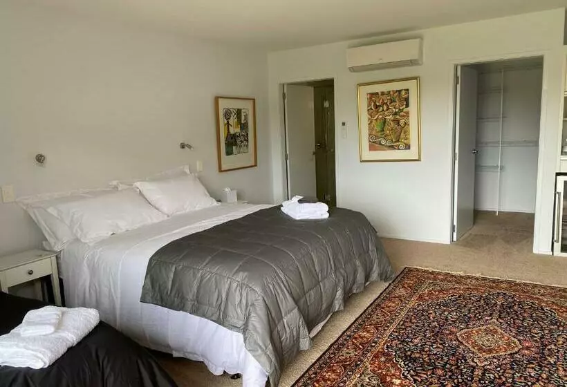 Aamiaismajoitus (B&B) Fitzroy Bnb 39b Whangapoua Road