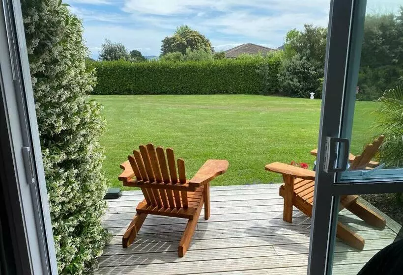 Aamiaismajoitus (B&B) Fitzroy Bnb 39b Whangapoua Road