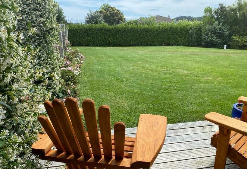 Bed and Breakfast Fitzroy Bnb 39b Whangapoua Road