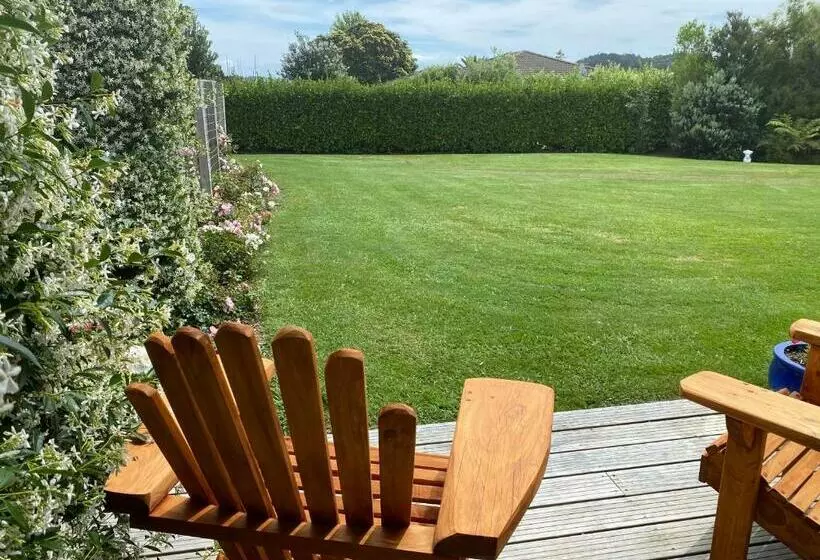 Aamiaismajoitus (B&B) Fitzroy Bnb 39b Whangapoua Road