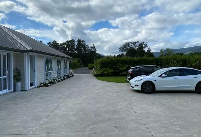 Aamiaismajoitus (B&B) Fitzroy Bnb 39b Whangapoua Road