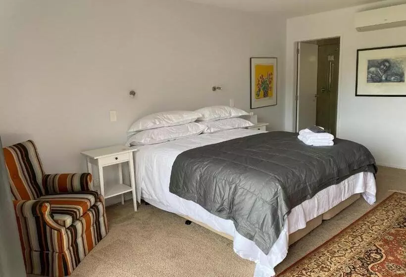 Aamiaismajoitus (B&B) Fitzroy Bnb 39b Whangapoua Road