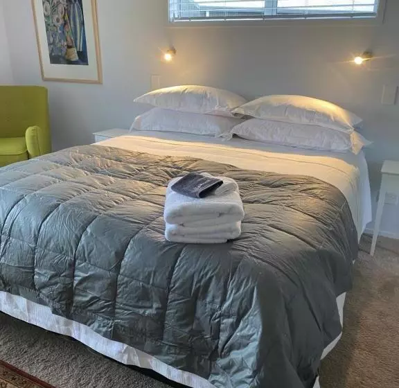 Aamiaismajoitus (B&B) Fitzroy Bnb 39b Whangapoua Road