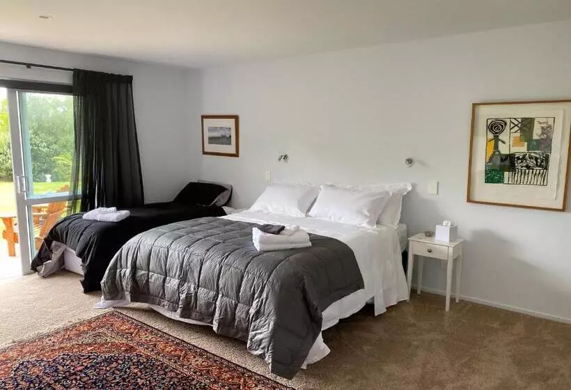 Aamiaismajoitus (B&B) Fitzroy Bnb 39b Whangapoua Road