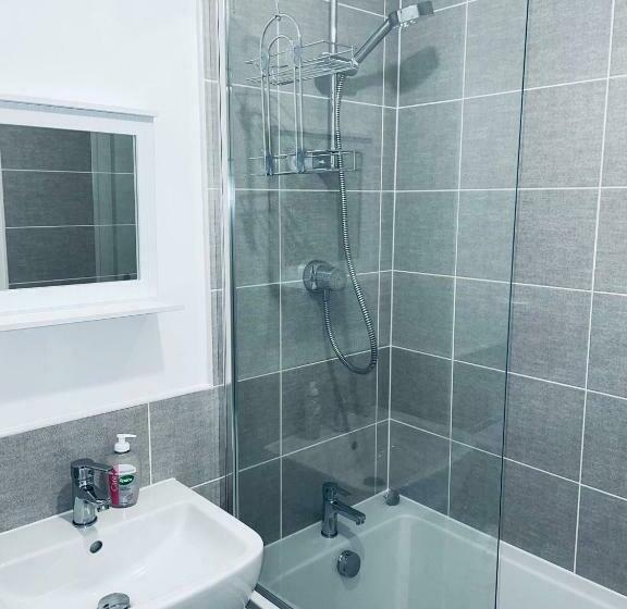 Cosy Family Home   Coventry City Centre   Entire House