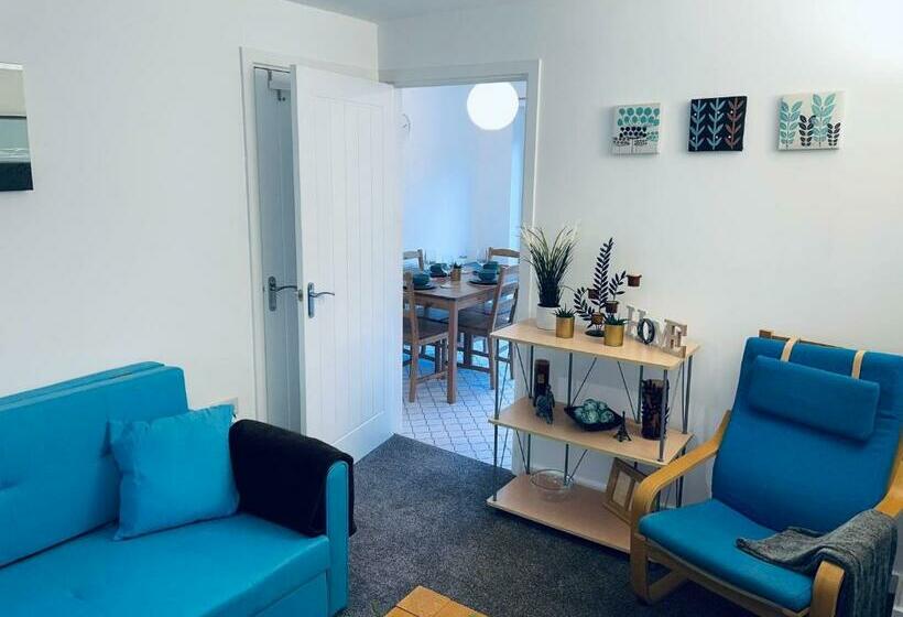 Cosy Family Home   Coventry City Centre   Entire House