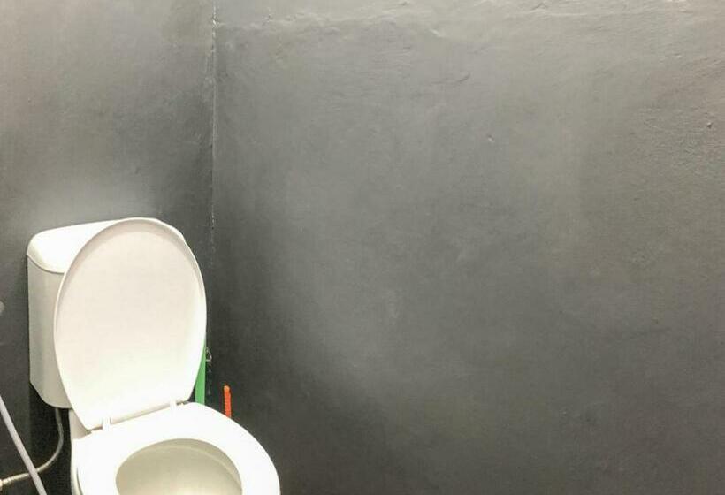 호텔 Celly Homestay Samarinda Redpartner