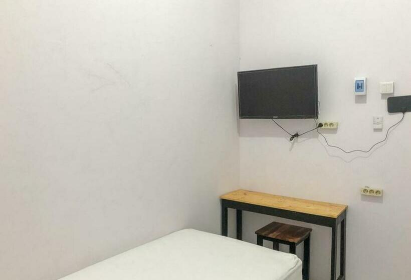 호텔 Celly Homestay Samarinda Redpartner