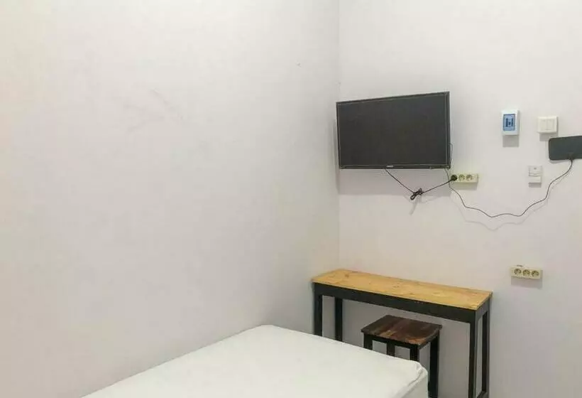 Hotelli Celly Homestay Samarinda Redpartner