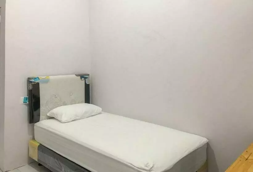 Hotelli Celly Homestay Samarinda Redpartner