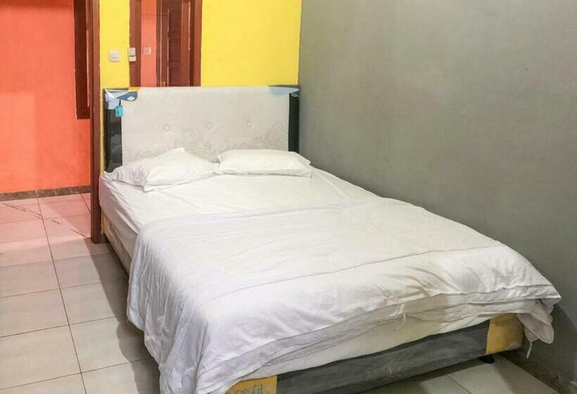 호텔 Celly Homestay Samarinda Redpartner