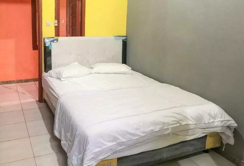 Hotelli Celly Homestay Samarinda Redpartner