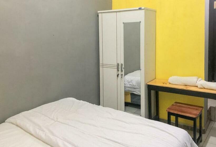 호텔 Celly Homestay Samarinda Redpartner