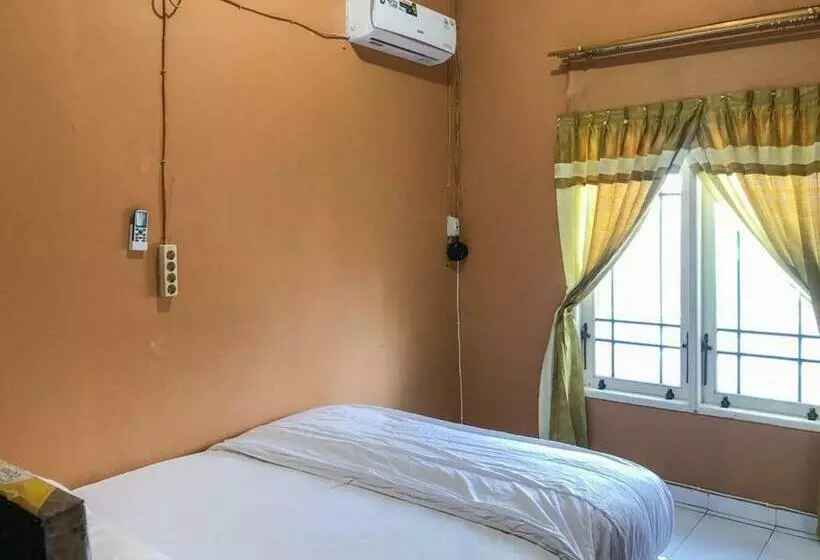 Hotelli Celly Homestay Samarinda Redpartner
