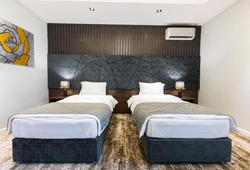 هتل Roadside By Khorrot