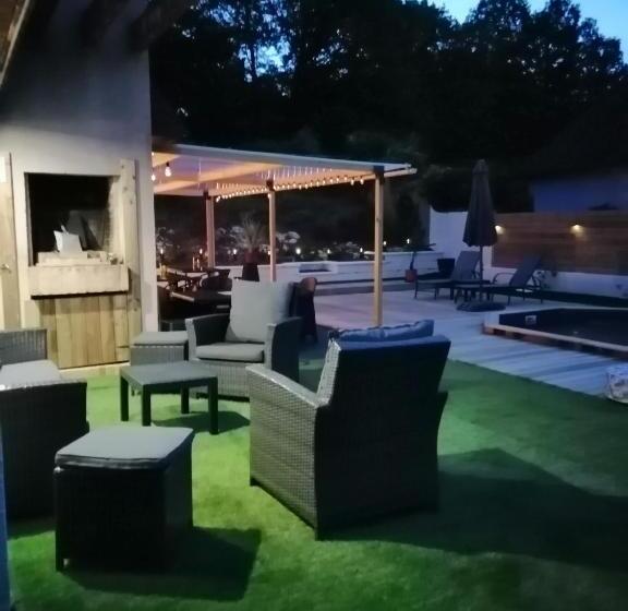 펜션 Lapausedegout Piscine Chambres Climatisées Terrasse Ou Patio