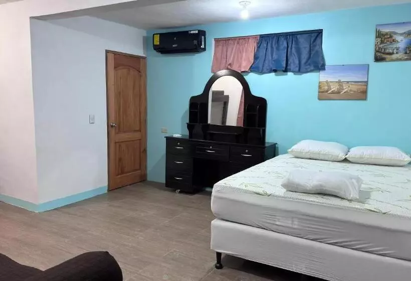 The Wave Hostel Corn Island