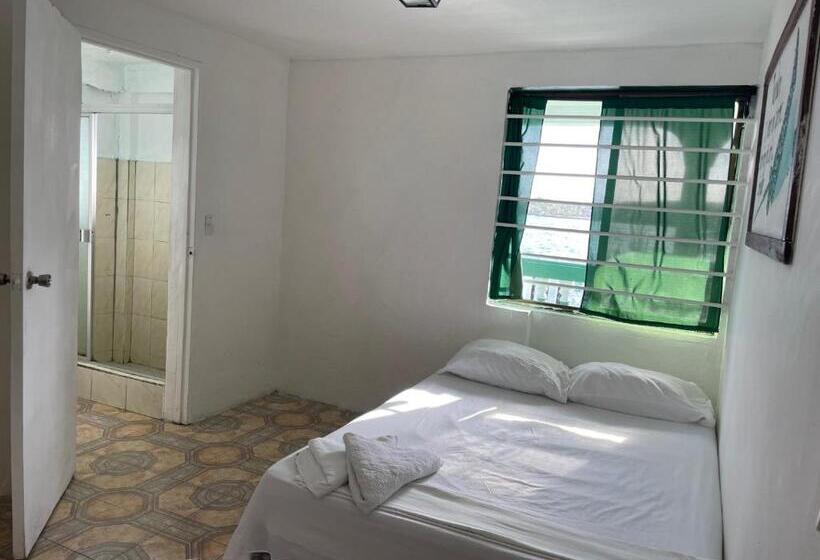 The Wave Hostel Corn Island