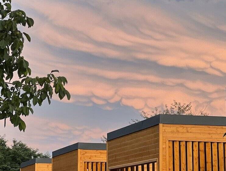 تختخواب و صبحانه Chubini Winery & Cabins