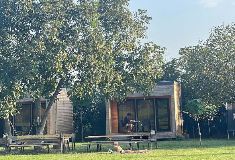 تختخواب و صبحانه Chubini Winery & Cabins