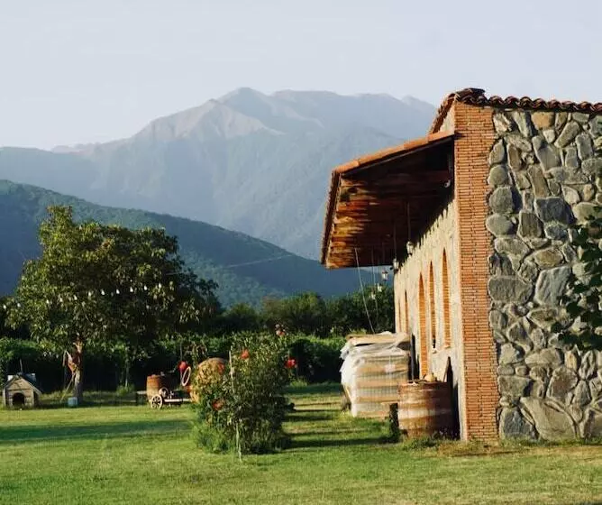تختخواب و صبحانه Chubini Winery & Cabins