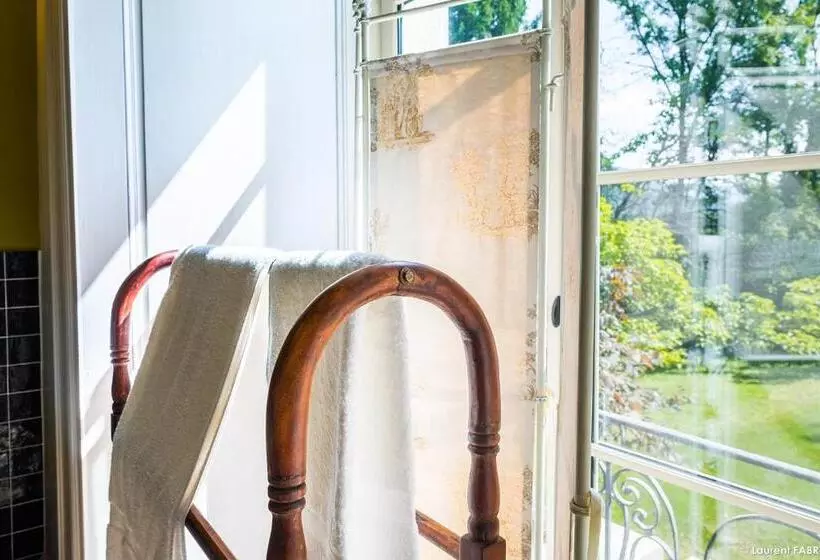 Bed and Breakfast Chateau De Maillat