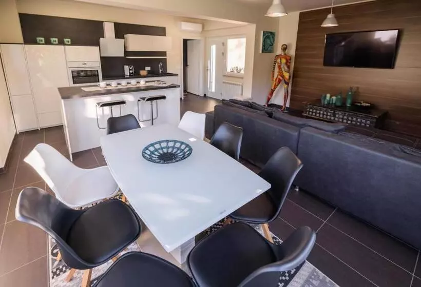 پانسیون Villa Xaxat