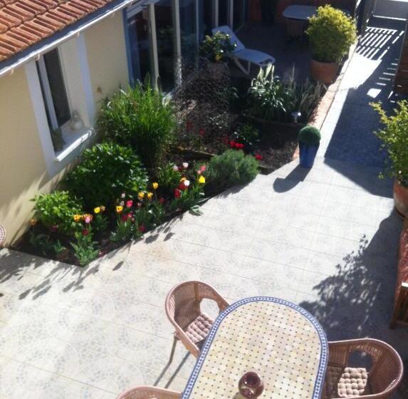 تختخواب و صبحانه La Maison De Lilly