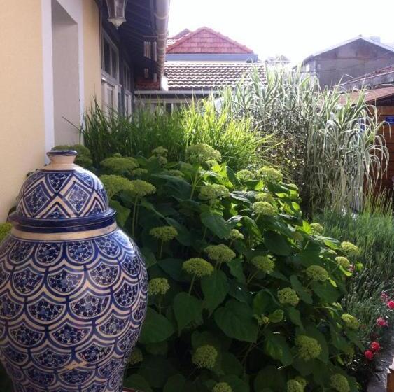 تختخواب و صبحانه La Maison De Lilly