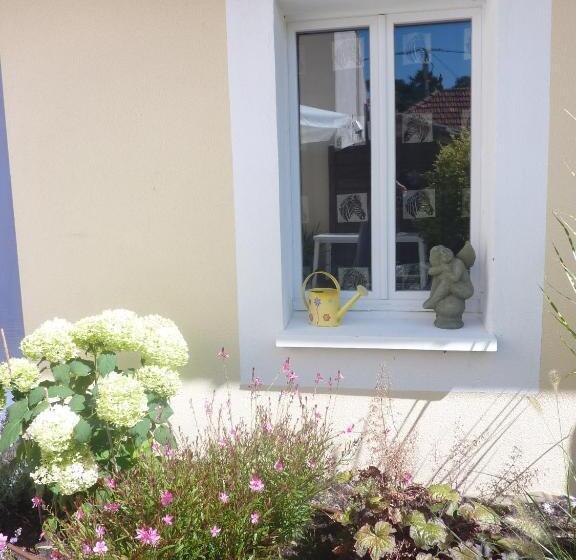 تختخواب و صبحانه La Maison De Lilly