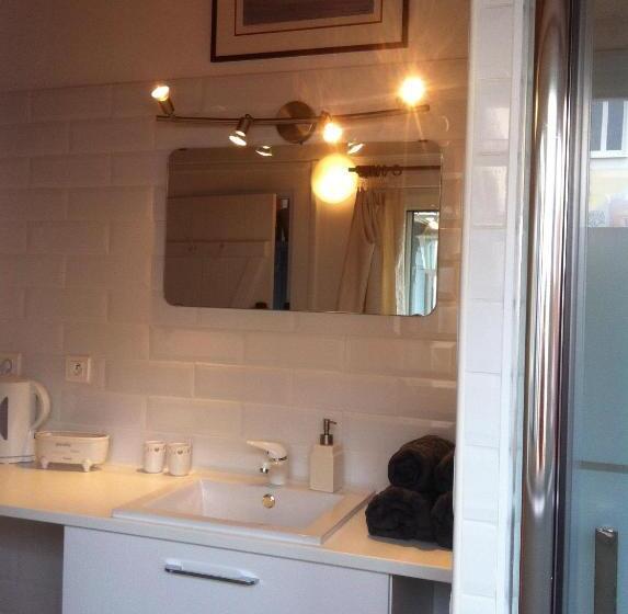 تختخواب و صبحانه La Maison De Lilly