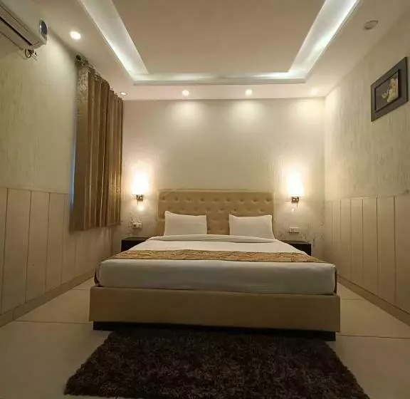 ホテル Shahanshahi Adventure Park & Wellness Resort 12 Km Away From Mussoorie